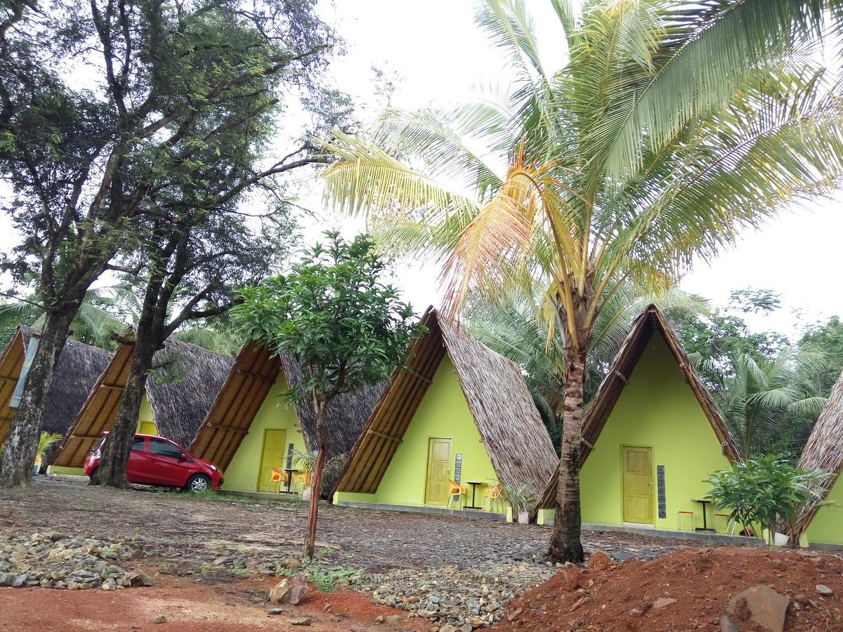 Bunar Tunggal Villa N Resto Anyer Buitenkant foto